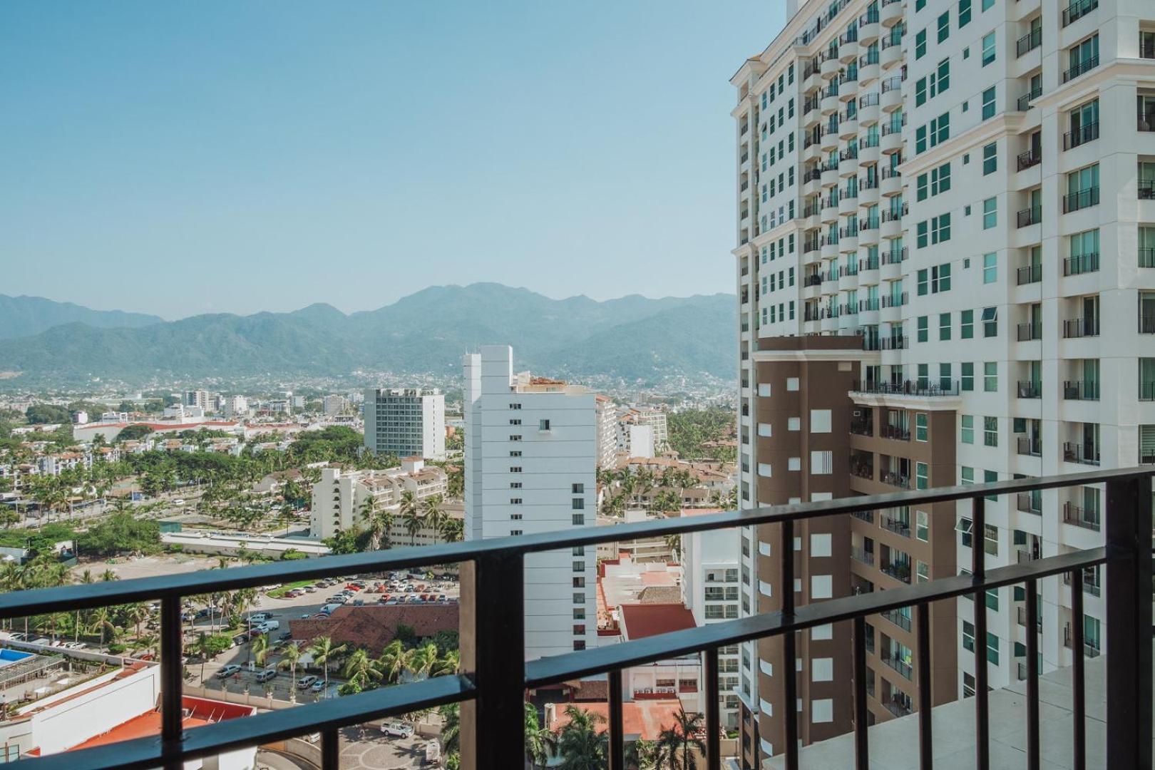 Grand Venetian Beachfront Condos Puerto Vallarta Exterior photo